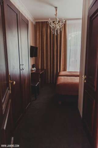 Отель Biplan City Даугавпилс Двухместный номер с 1 кроватью или 2 отдельными кроватями-11